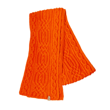 Lade das Bild in den Galerie-Viewer, Schal aus 100% Merino – Signalorange